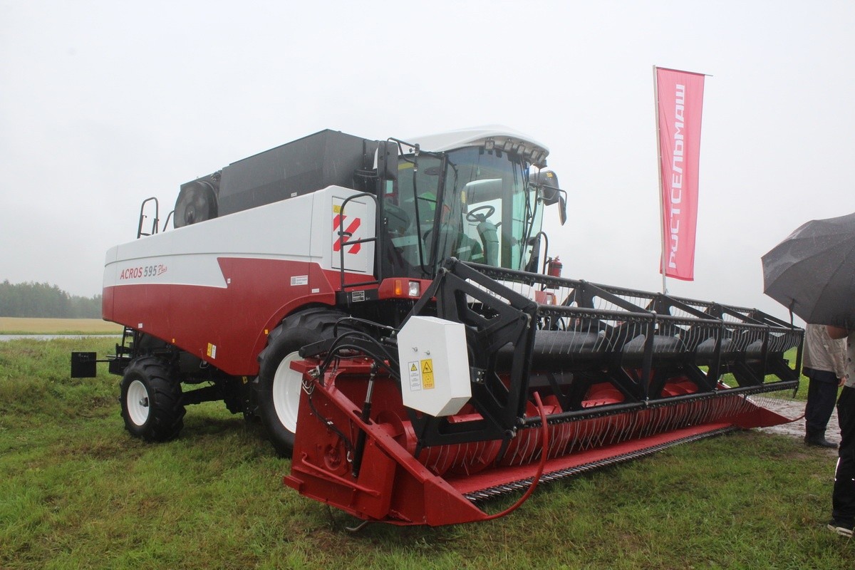 День поля объединил ученых, технологов и машиностроителей в Тверской области