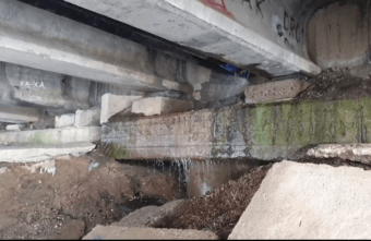 В Тверской области отремонтируют Штабской мост, который размывает сам себя В Тверской области отремонтируют Штабской мост, который размывает сам себя