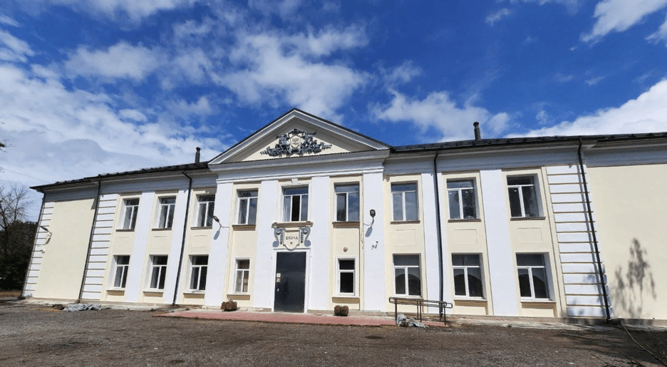 Игорь Руденя поручил наказать тех, кто сорвал сроки ремонта в тверской школе №17