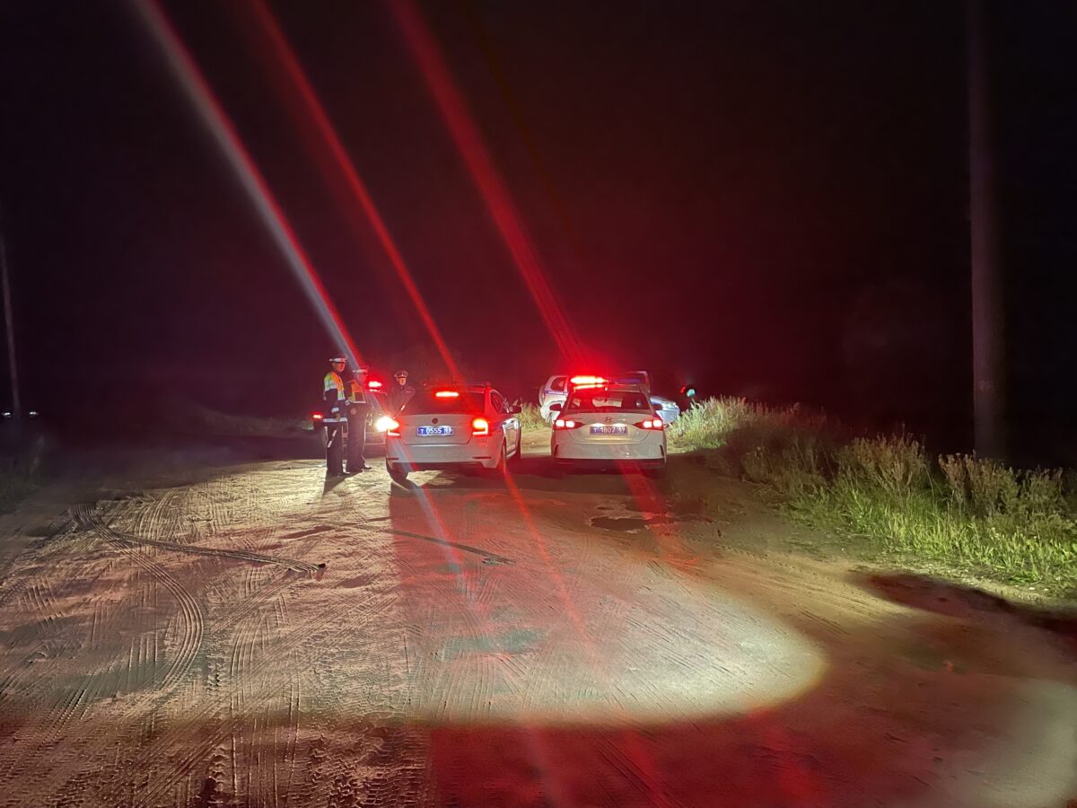 С места событий: территорию вокруг места крушения самолета оцепили силовики