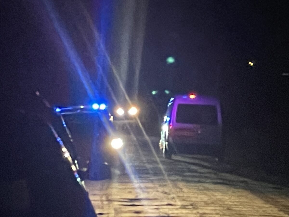 С места событий: территорию вокруг места крушения самолета оцепили силовики