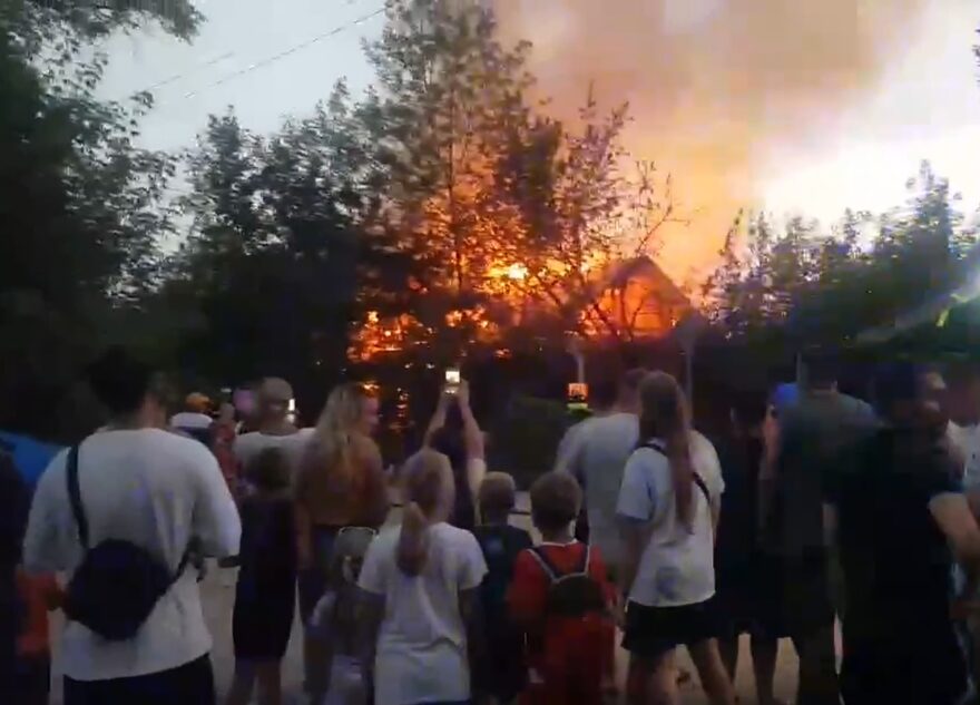 Нежилой дом сгорел в Тверской области