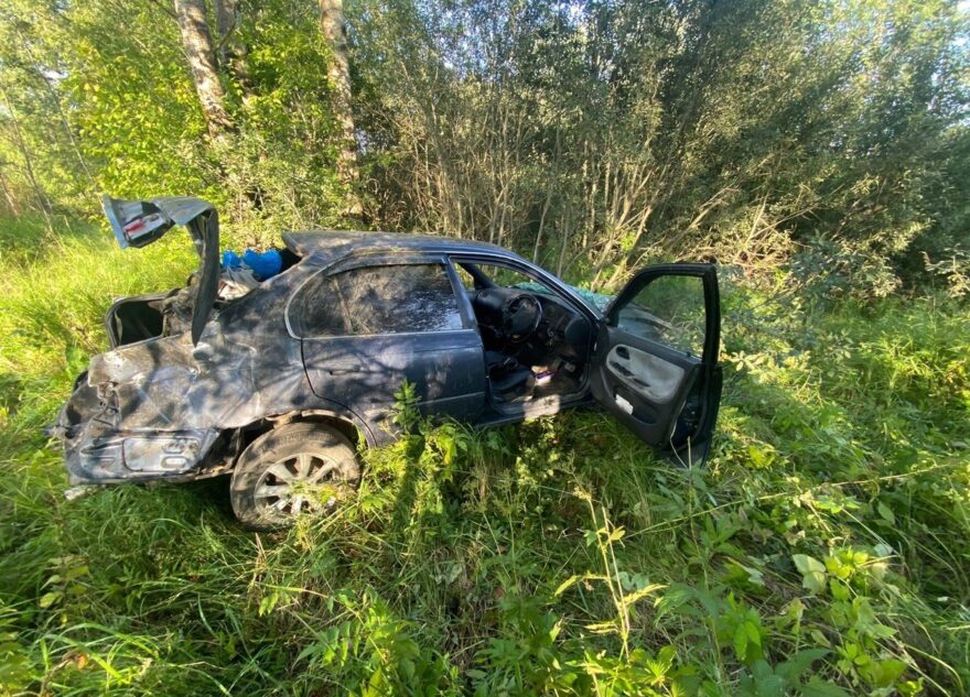 В Твери водитель легковушки врезался в машину инкассации В Твери водитель легковушки врезался в машину инкассации