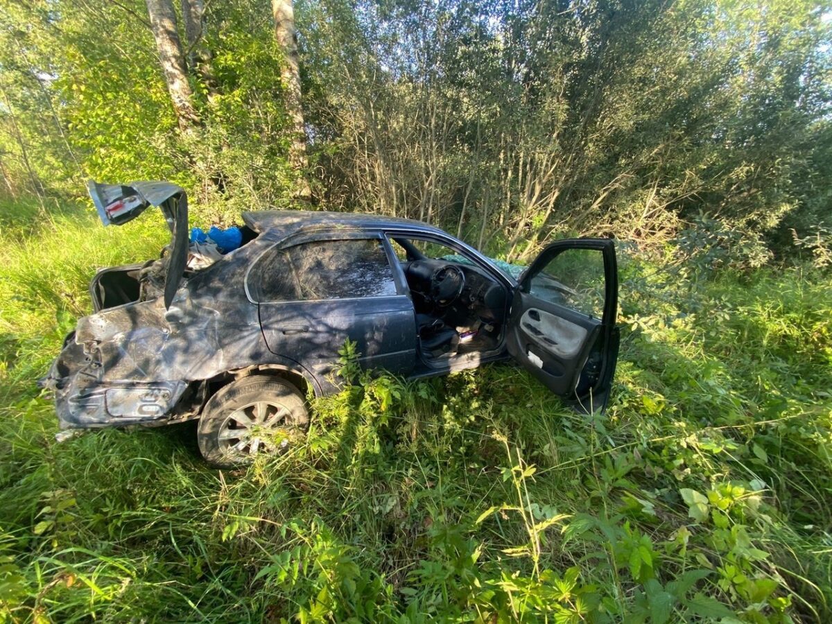 В Твери водитель легковушки врезался в машину инкассации