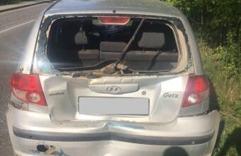В Тверской области "Логан" врезался в ограждение и опрокинулся В Тверской области "Логан" врезался в ограждение и опрокинулся