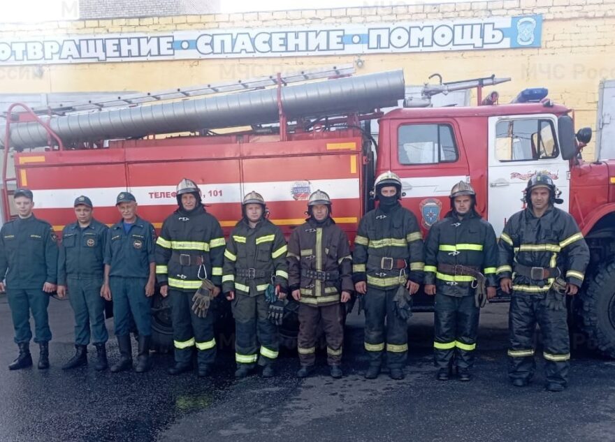 Несколько детей и взрослых спасли из квартиры в Тверской области Несколько детей и взрослых спасли из квартиры в Тверской области