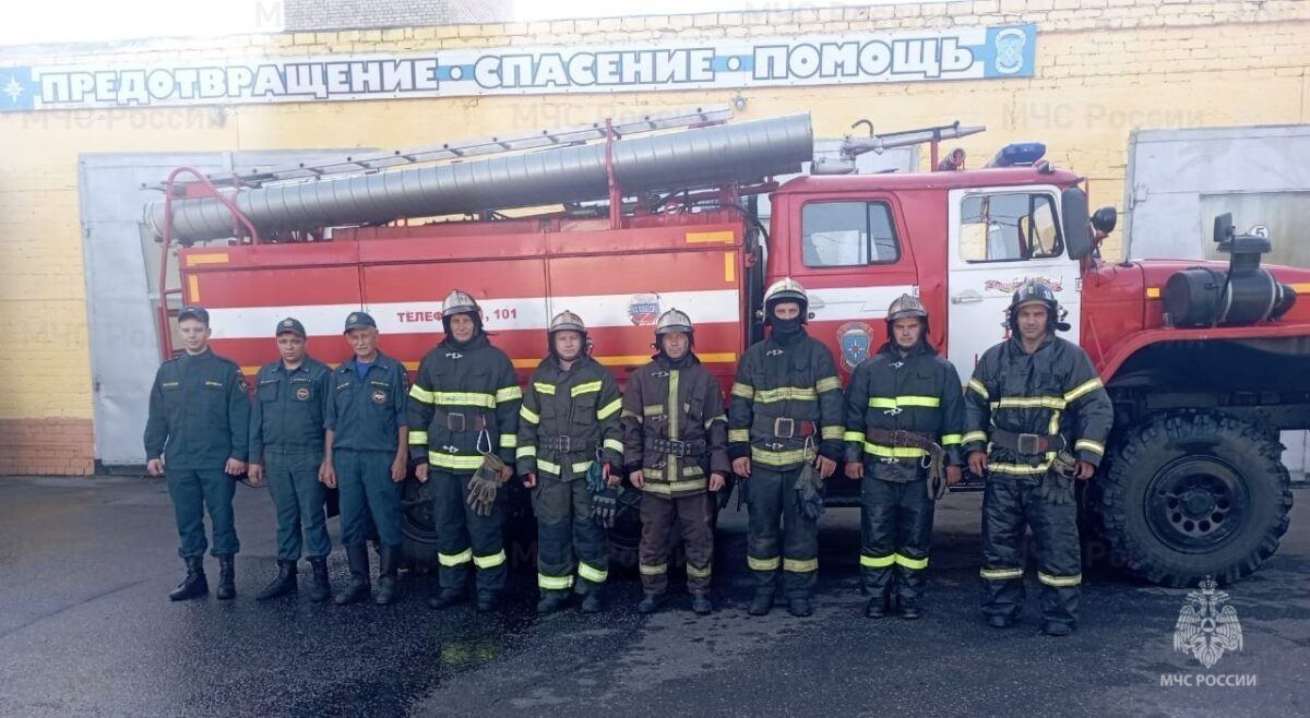 Несколько детей и взрослых спасли из квартиры в Тверской области Несколько детей и взрослых спасли из квартиры в Тверской области