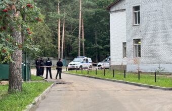 В Твери у морга дежурят сотрудники ведомств В Твери у морга дежурят сотрудники ведомств