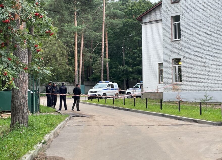 В Твери у морга дежурят сотрудники ведомств