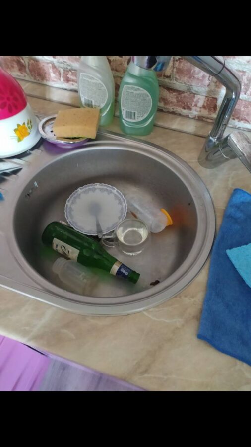 Стало известно, как маленькая девочка оказалась одна в подъезде тверской многоэтажки