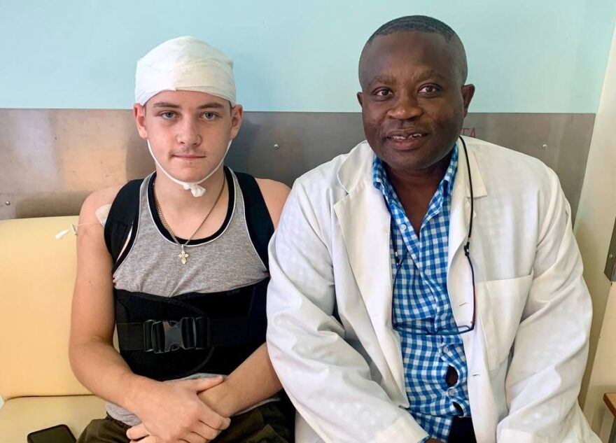 В Твери прооперировали подростка, получившего серьезную травму из-за упавшего на него бревна