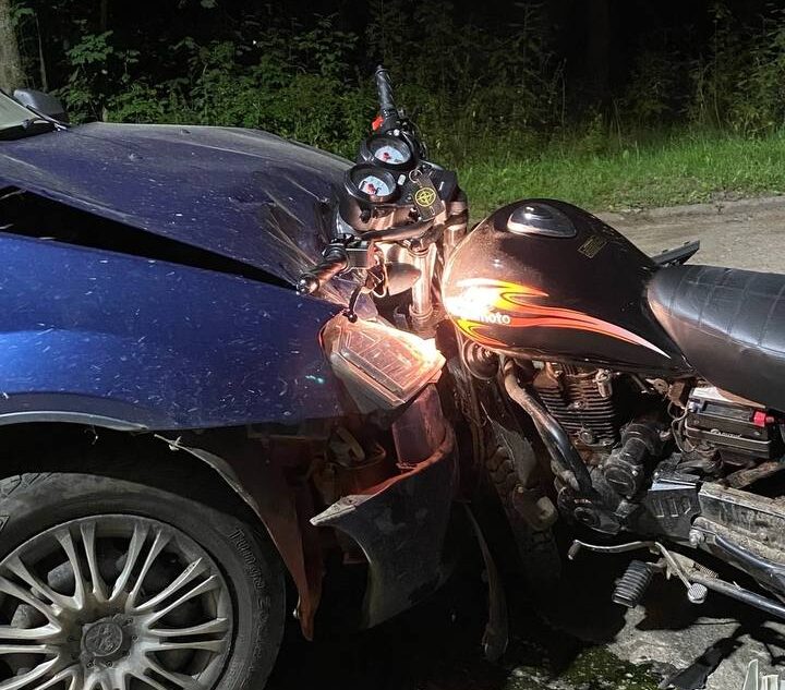 В Тверской области столкнулись мотоцикл и легковушка