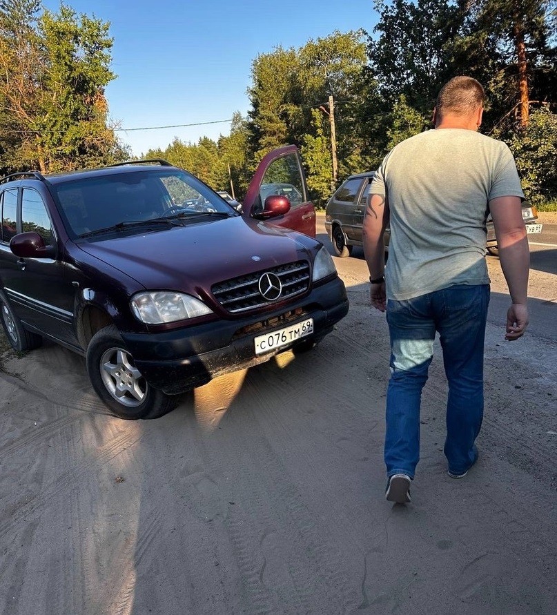 «Обочечник» пришёл в ярость в пробке под Тверью