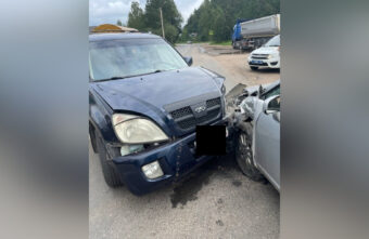 В Твери Volkswagen врезался в бетонные блоки, есть пострадавший В Твери Volkswagen врезался в бетонные блоки, есть пострадавший