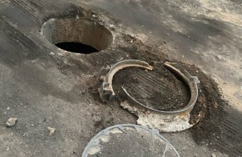 Тверитян предупреждают об открытых люках в центре города