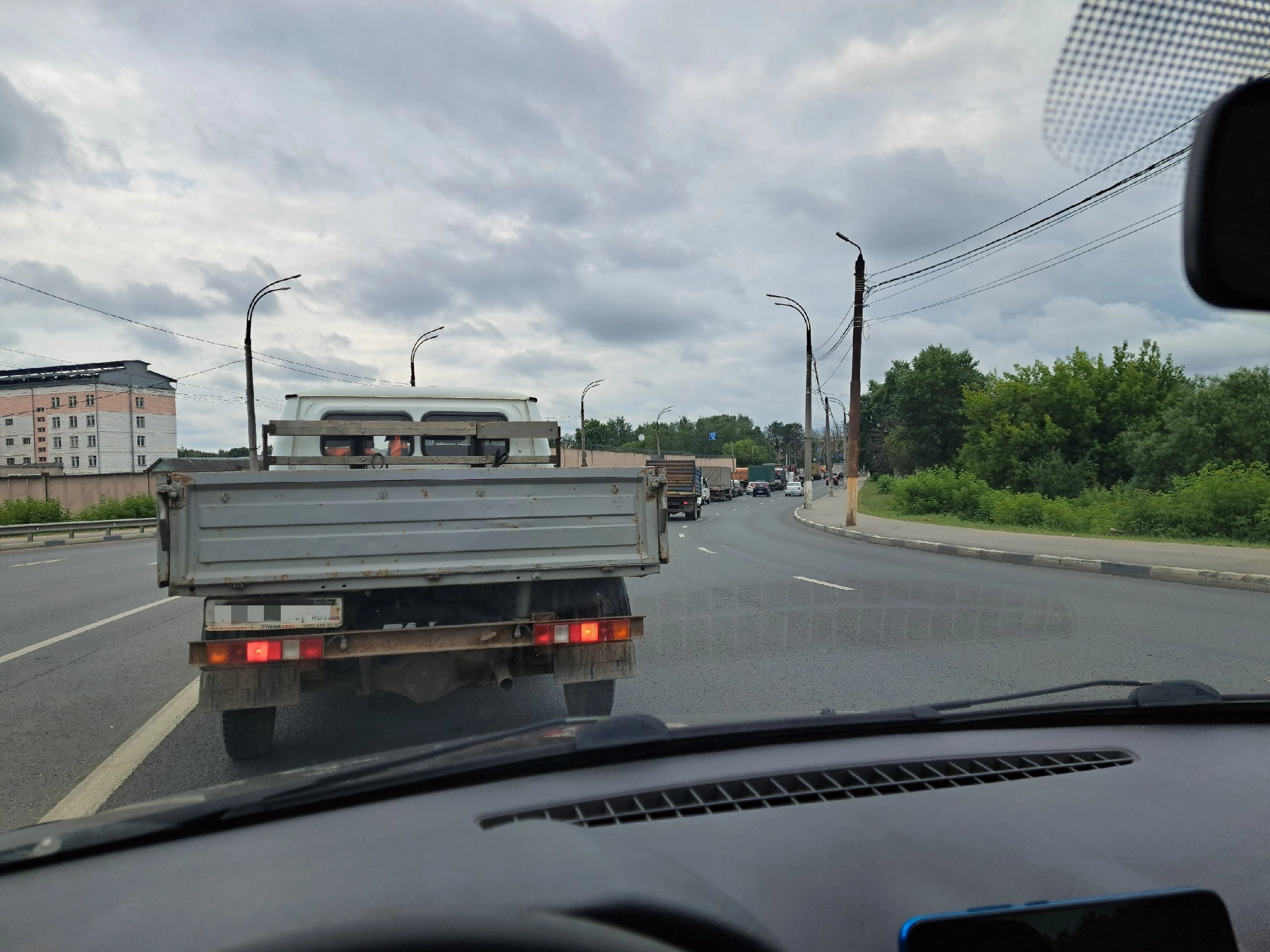 На мосту в Твери собралась пробка из-за ДТП | ТОП Тверь новости