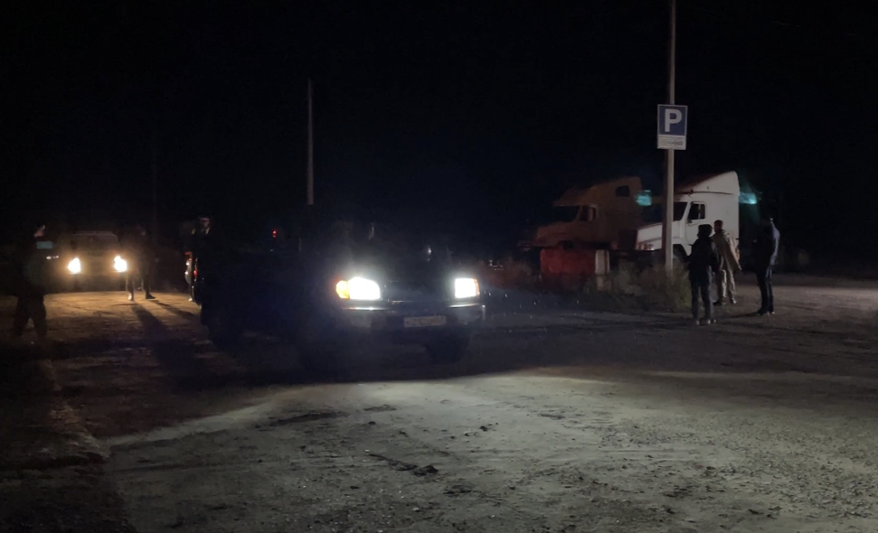 С места событий: территорию вокруг места крушения самолета оцепили силовики