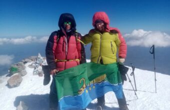 Семья из Тверской области отпраздновала юбилей свадьбы восхождением на Эльбрус Семья из Тверской области отпраздновала юбилей свадьбы восхождением на Эльбрус