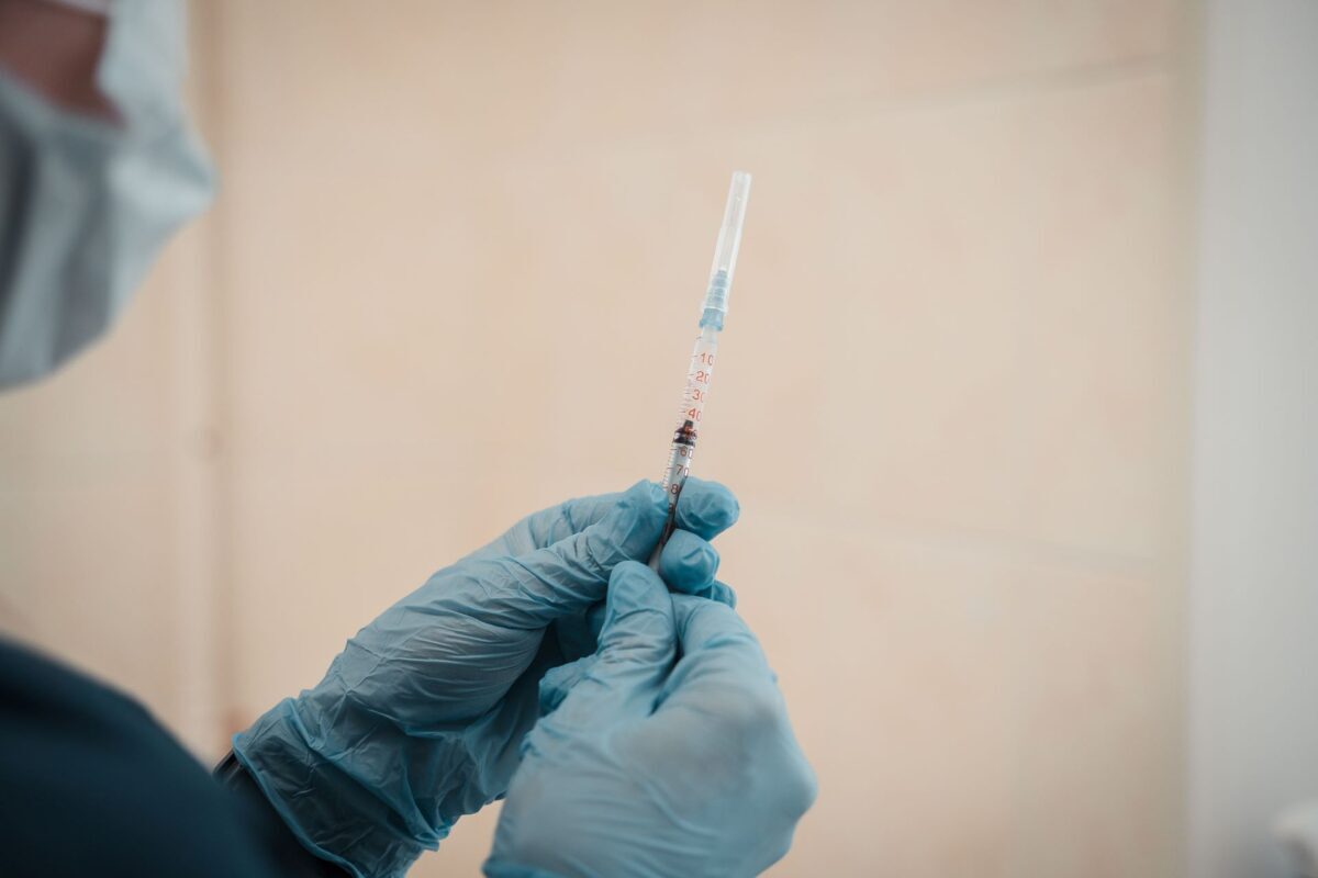 Жители Тверской области начали делать прививки против гриппа