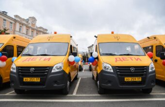 Игорь Руденя вручил главам округов Тверской области ключи от новых школьных автобусов Игорь Руденя вручил главам округов Тверской области ключи от новых школьных автобусов