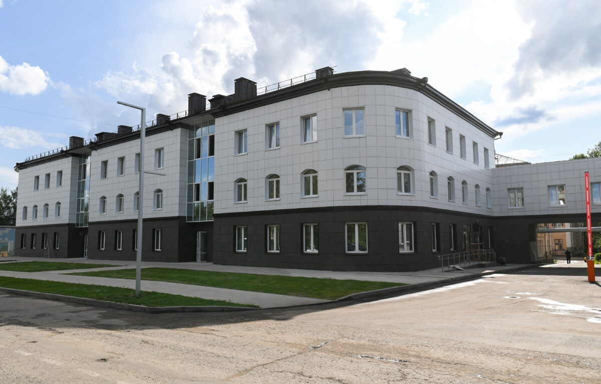 Игорь Руденя проинспектировал завершение строительства здания поликлиники Старицкой ЦРБ