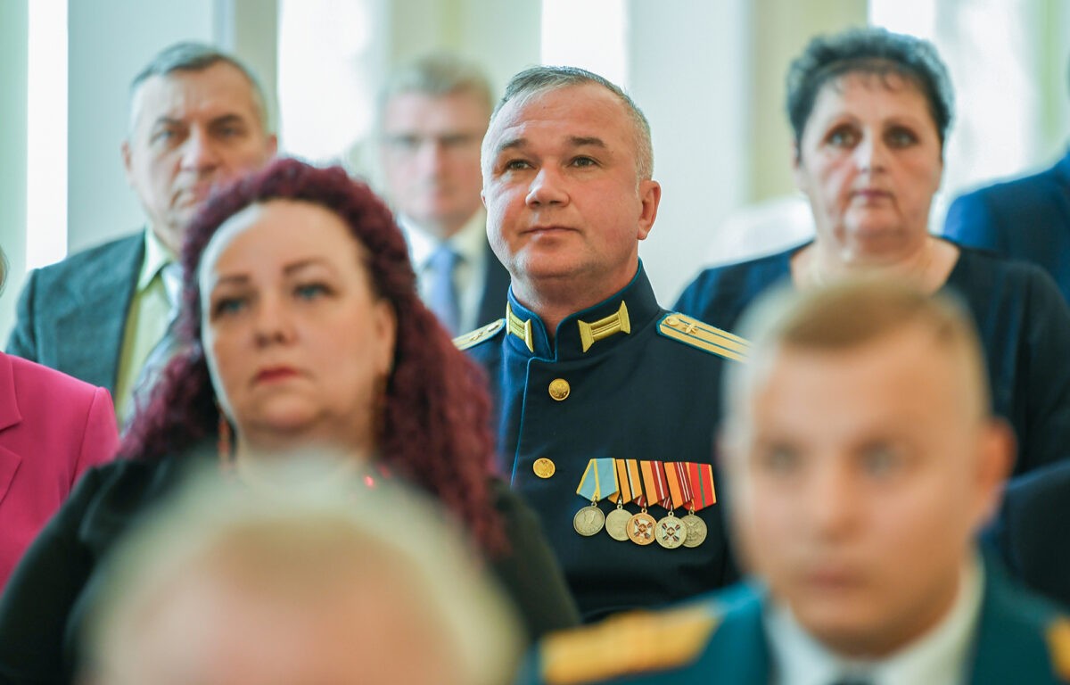 Губернатор Игорь Руденя в День государственного флага РФ вручил награды жителям Верхневолжья