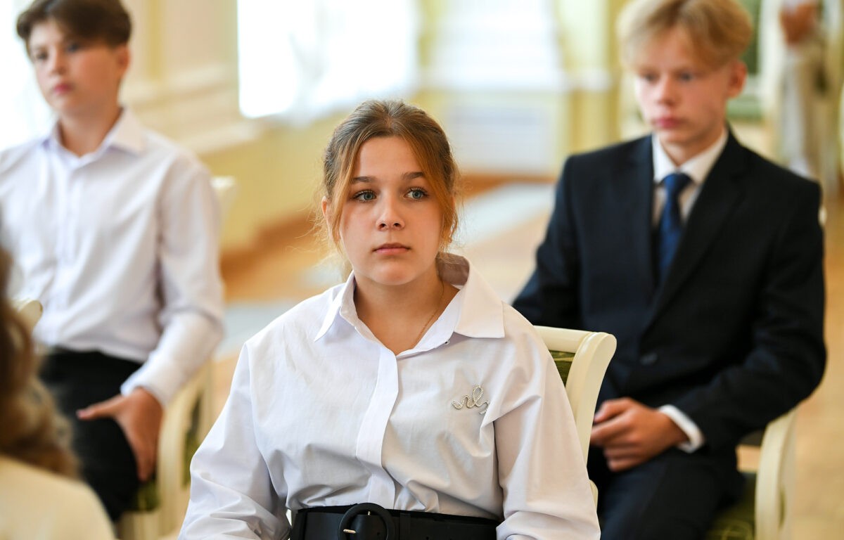 Губернатор Игорь Руденя в День государственного флага РФ вручил награды жителям Верхневолжья