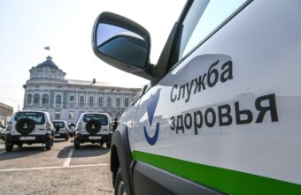 Игорь Руденя и Владимир Васильев вручили ключи от нового транспорта для семейных центров и больниц Тверской области