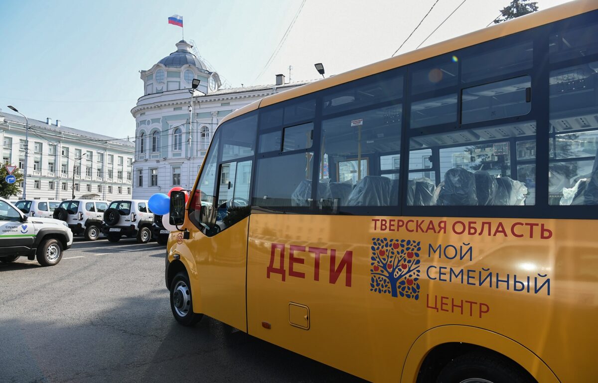 Игорь Руденя и Владимир Васильев вручили ключи от нового транспорта для  семейных центров и больниц Тверской области | ТОП Тверь новости