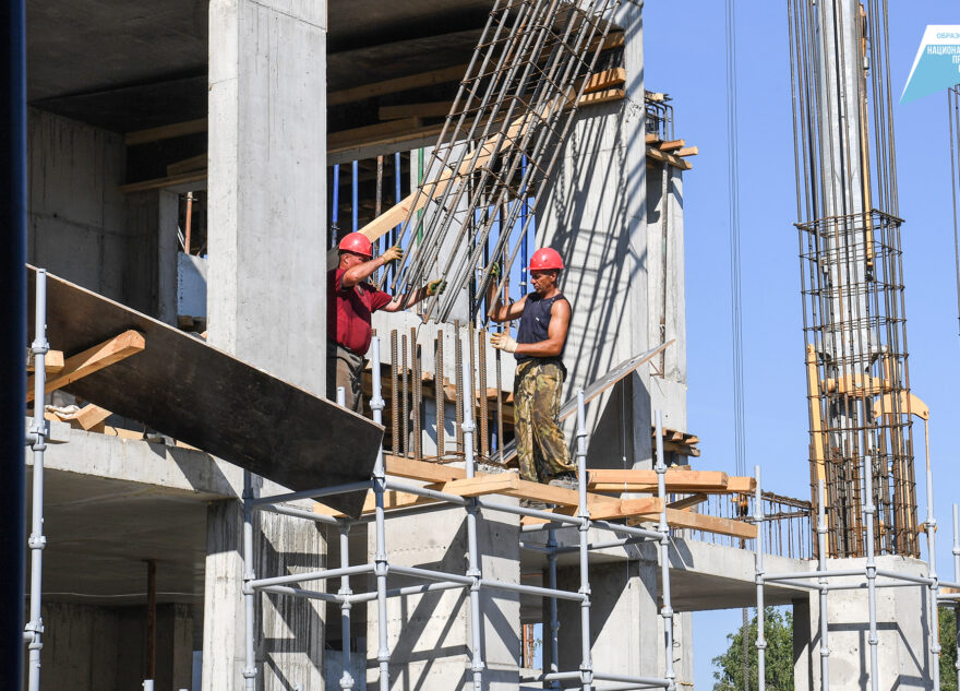 В Твери продолжается строительство школы на 1224 места  