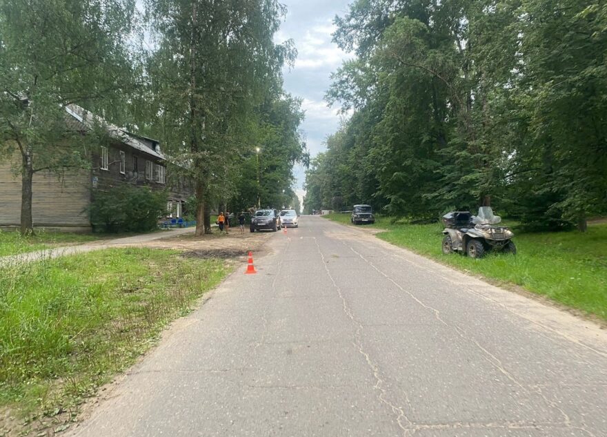 В Тверской области Mercedes выехал на "встречку" и столкнулся с большегрузом В Тверской области Mercedes выехал на "встречку" и столкнулся с большегрузом