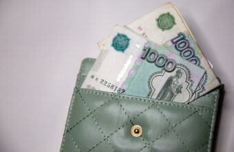 Тверитянке пришлось отдать незаконно полученное пособие по безработице