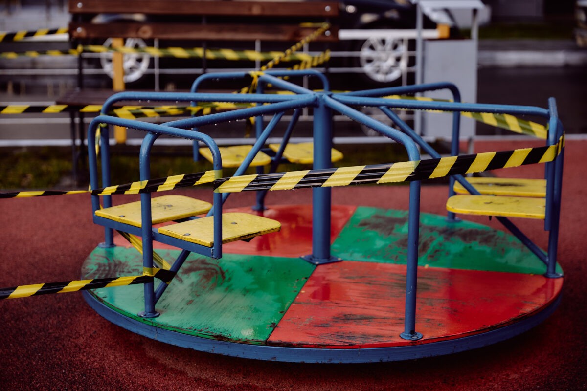 В Тверской области заставили починить и покрасить детские площадки