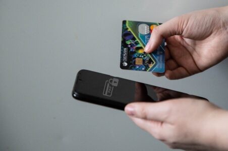 Украинские мошенники толкают пожилых россиян на преступления Украинские мошенники толкают пожилых россиян на преступления