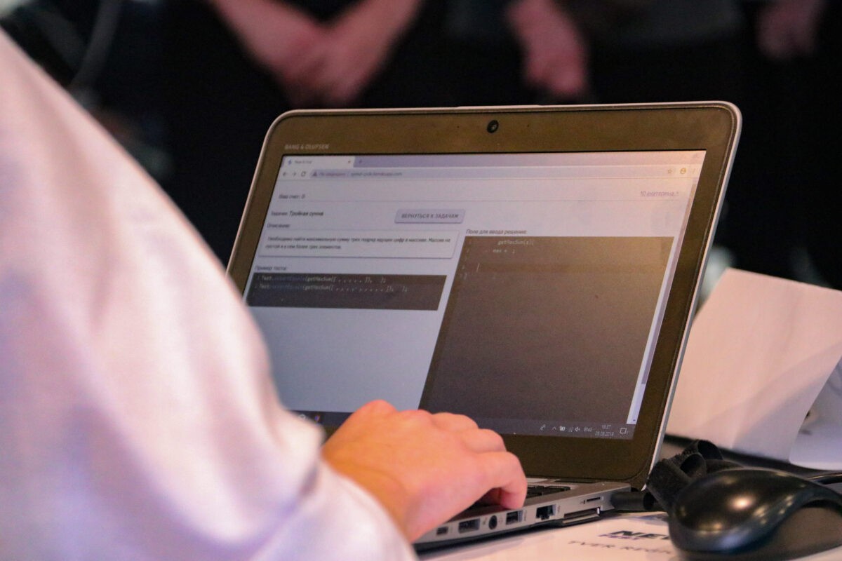 Юрист напомнил о сокращении рабочего дня в жаркую погоду