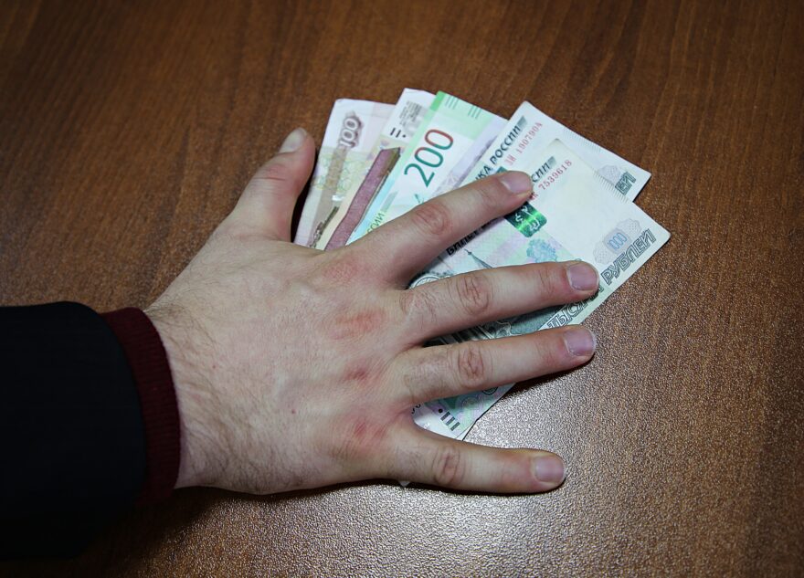 Продавца из Тверской области оштрафовали за взятку, предложенную полицейскому Продавца из Тверской области оштрафовали за взятку, предложенную полицейскому