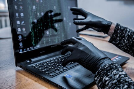 ВТБ: мошенники создают приложения для «проверки» смартфонов на уязвимость