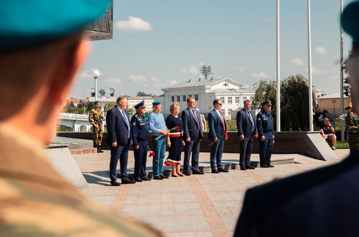 В Твери отметили 93-ю годовщину со дня основания Воздушно-десантных войск