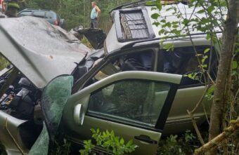 В Тверской области Mercedes выехал на "встречку" и столкнулся с большегрузом В Тверской области Mercedes выехал на "встречку" и столкнулся с большегрузом