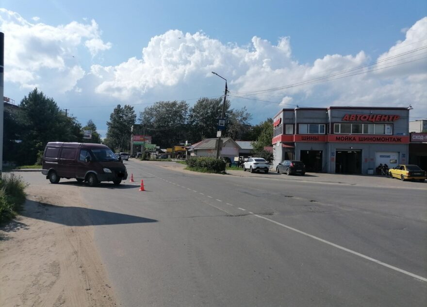 В Тверской области велосипедист попал под колёса фургона