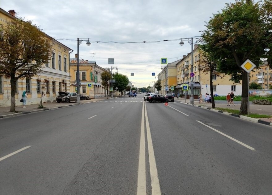 Появились подробности ДТП в центре Твери с участием четырёх автомобилей Появились подробности ДТП в центре Твери с участием четырёх автомобилей