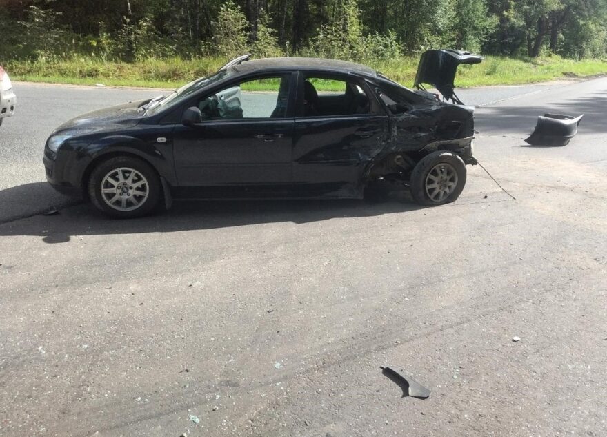 Водитель "Форда" пострадал в тройном ДТП под Тверью