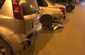 В Твери ищут водителя, разбившего две машины на парковке