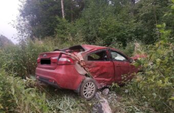 В Тверской области Mercedes выехал на "встречку" и столкнулся с большегрузом В Тверской области Mercedes выехал на "встречку" и столкнулся с большегрузом