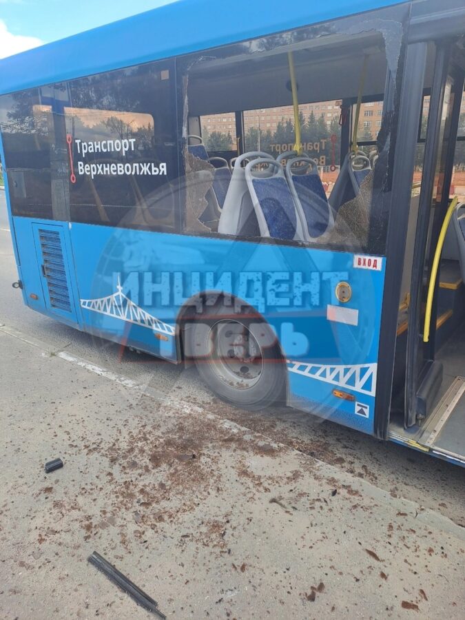 В Твери безбилетник удрал от контролёров через форточку