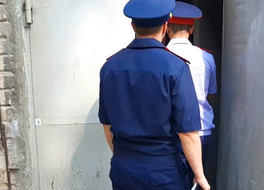 В жилище мигранта, подозреваемого в надругательстве над подростком в Твери, прошли обыски