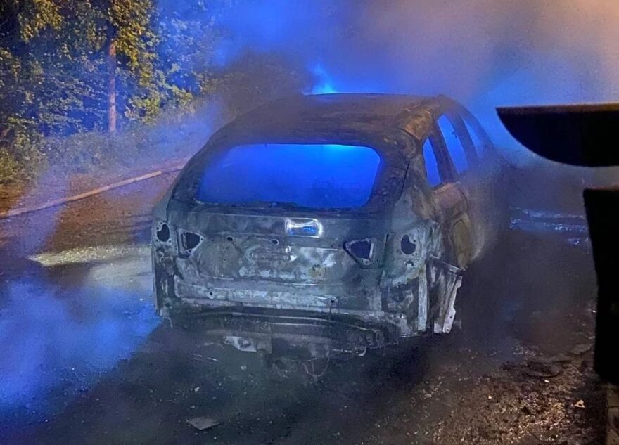 Ночью в Твери дотла сгорел автомобиль