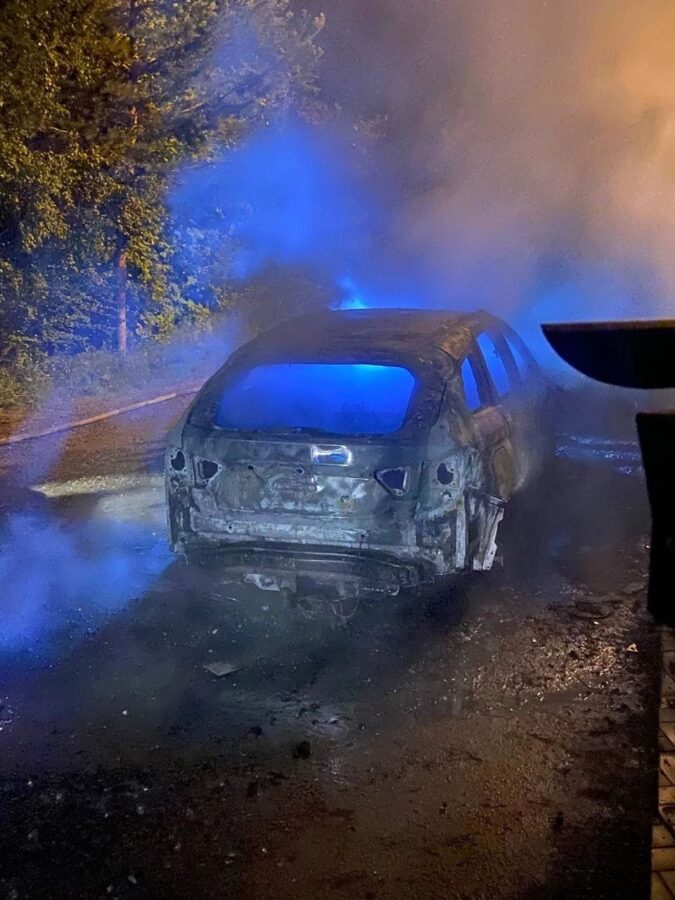 Ночью в Твери дотла сгорел автомобиль