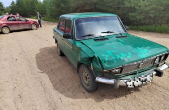 Пожилая женщина попала в больницу после столкновения Renault и ВАЗа в Тверской области Пожилая женщина попала в больницу после столкновения Renault и ВАЗа в Тверской области