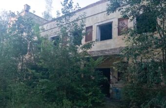 В Тверской области 15-летняя девочка упала с третьего этажа заброшенного здания В Тверской области 15-летняя девочка упала с третьего этажа заброшенного здания
